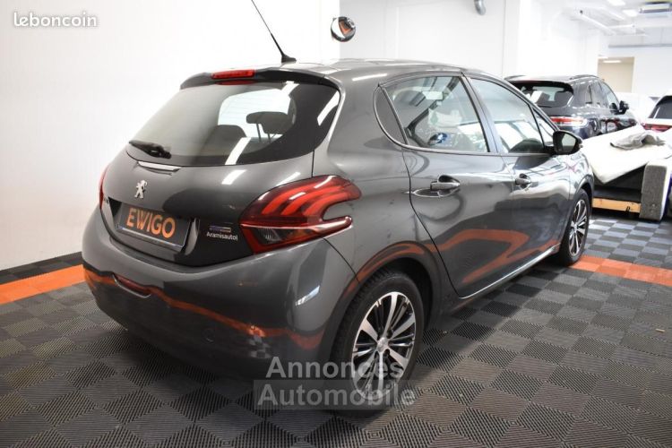 Peugeot 208 GENERATION-I 1.2 82ch ALLURE CAMERA SIEGES CHAUFFANTS TOIT PANO SUIVI GARANTIE 6 A ... - <small></small> 7.990 € <small>TTC</small> - #4