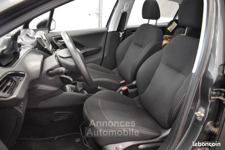 Peugeot 208 GENERATION-I 1.2 82ch ALLURE CAMERA SIEGES CHAUFFANTS TOIT PANO SUIVI GARANTIE 6 A ... - <small></small> 7.990 € <small>TTC</small> - #6