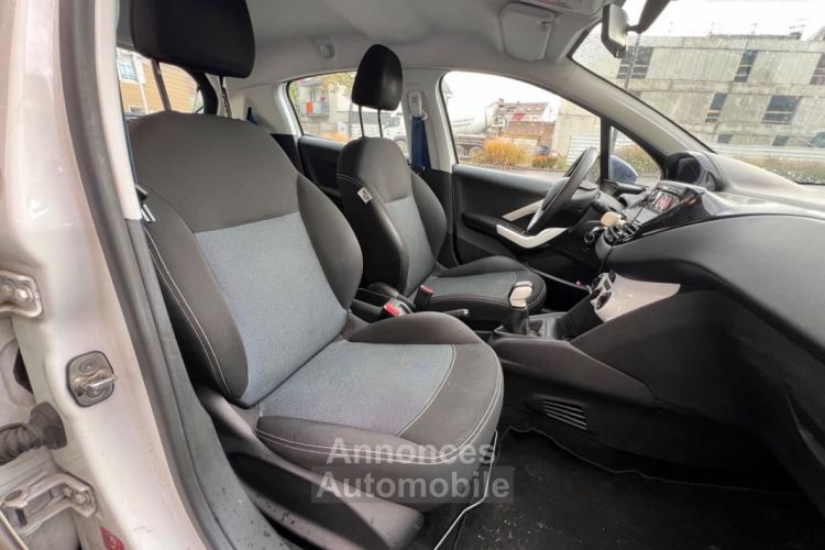 Peugeot 208 GENERATION-I 1.2 PURETECH 70 ACCESS-GARANTIE 6 MOIS COURROIE DE DISTRIBUTION CHANGEE - <small></small> 5.990 € <small>TTC</small> - #12