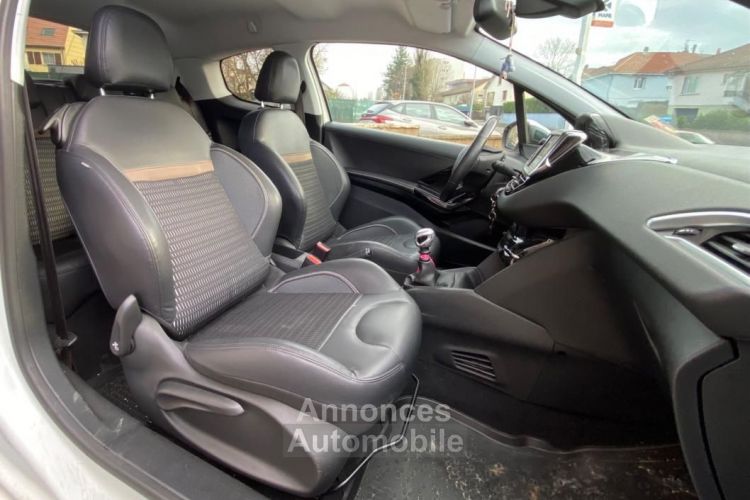 Peugeot 208 GENERATION-I 1.6 155CH MOTEUR A CHAINE FELINE XY - <small></small> 7.990 € <small>TTC</small> - #11