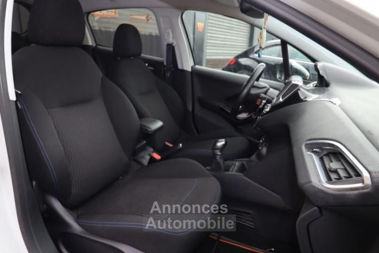 Peugeot 208 GENERATION-I 1.6 BLUEHDI 100 CH STYLE + CARPLAY - <small></small> 8.989 € <small>TTC</small> - #16