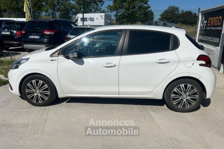 Peugeot 208 GENERATION-I 1.6 BLUEHDI 75 ch STYLE - <small></small> 9.489 € <small>TTC</small> - #4