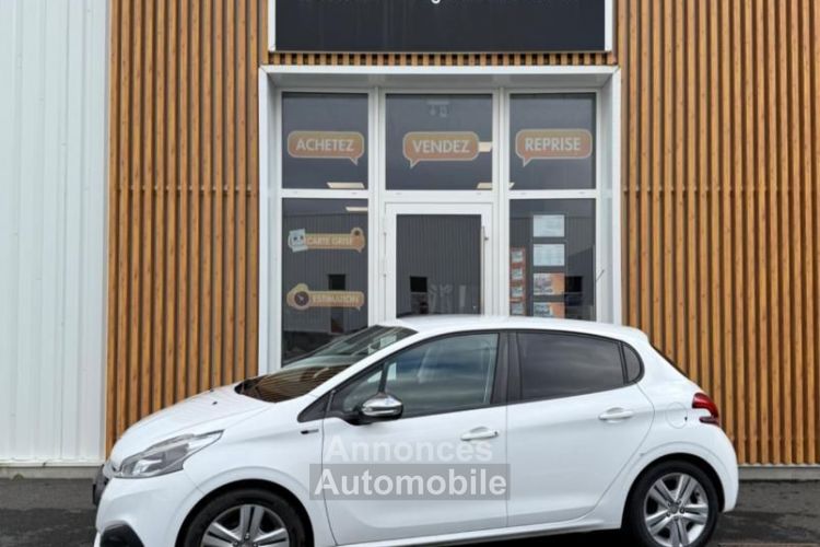 Peugeot 208 GENERATION-I 80Cv STYLE KIT DISTRI NEUF - <small></small> 5.480 € <small>TTC</small> - #1