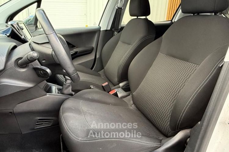 Peugeot 208 GENERATION-I 80Cv STYLE KIT DISTRI NEUF - <small></small> 5.480 € <small>TTC</small> - #12