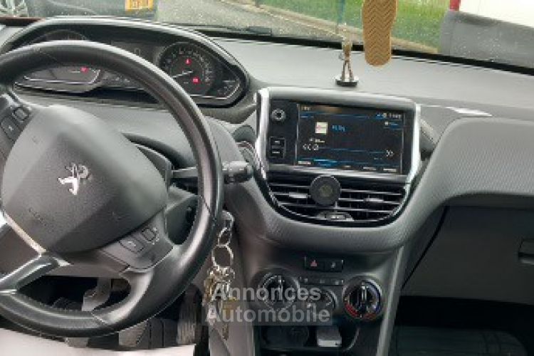 Peugeot 208 PEUGEOT 208 1.2 PURETECH 82 STYLE - <small></small> 10.400 € <small>TTC</small> - #8