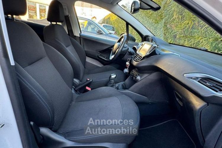 Peugeot 208 Phase 1.2 VTI 82CH STYLE RADAR AR VEHICULE REVISE ET ENTRETENU IDEAL JEUNE CONDUCTEUR CRIT AIR 1 GARANTIE 12 MOIS INCLUS A SAISIR - <small></small> 6.990 € <small>TTC</small> - #4