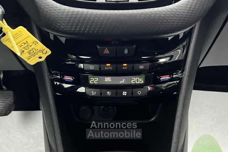 Peugeot 208 PHASE 2 ALLURE 1.2 82 Cv APPLE & ANDROID BLUETOOTH REGULATEUR GPS - GARANTIE 1 AN - <small></small> 8.970 € <small>TTC</small> - #15