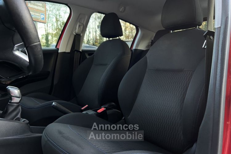 Peugeot 208 PHASE 2 SIGNATURE 1.2 82 Cv 1ERE MAIN / APPLE CAPRLAY & ANDROID AUTO - GARANTIE 1 AN - <small></small> 9.970 € <small>TTC</small> - #9