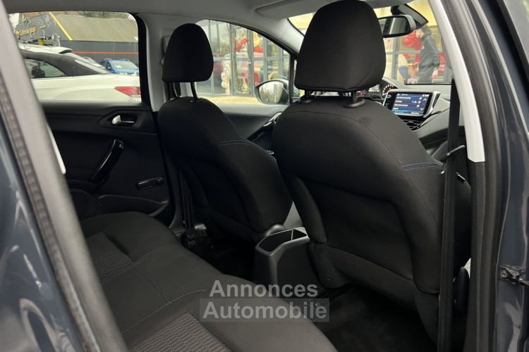 Peugeot 208 PHASE 2 STYLE 1.2 82 Cv 5 PORTES ECRAN TACTILE REGULATEUR CRIT AIR 1 - GARANTIE 1 AN - <small></small> 8.870 € <small>TTC</small> - #17