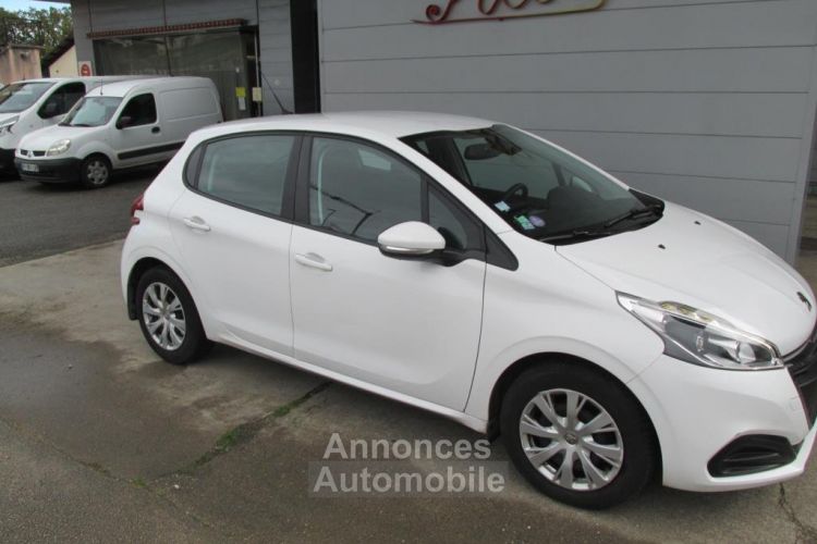 Peugeot 208 VTI 82 ACTIVE + Blanc - <small></small> 8.990 € <small>TTC</small> - #1