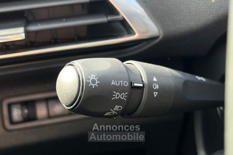 Peugeot 3008 1.2 130 CH 14.000 KMS 1ERE MAIN CAMERA CARPLAY - <small></small> 18.990 € <small></small> - #16