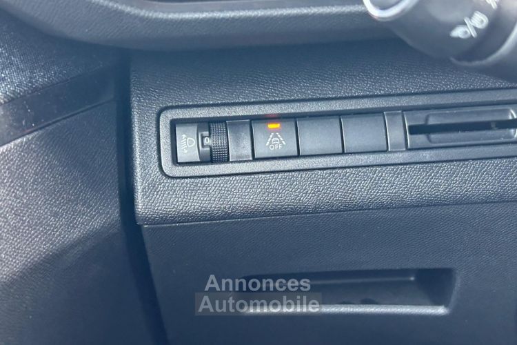 Peugeot 3008 1.2 130CH ALLURE PACK EAT8 ROUGE ELIXIR - <small></small> 23.250 € <small>TTC</small> - #17