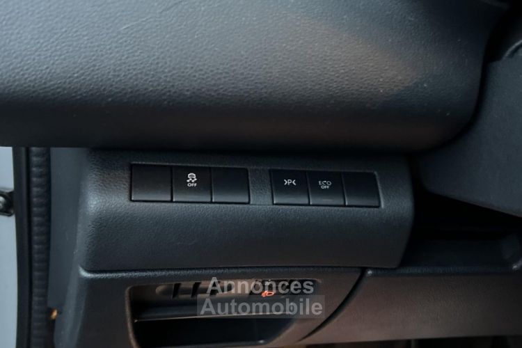 Peugeot 3008 1.2i PureTech S&S - 130 Allure Gps + Clim + Attelage - <small></small> 12.990 € <small>TTC</small> - #46