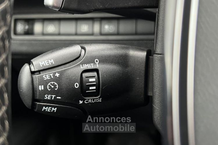 Peugeot 3008 HYBRID 225 Ch ALLURE E-EAT8 HYBRIDE CAMERA / GPS HAYON ELEC - <small></small> 21.990 € <small>TTC</small> - #16