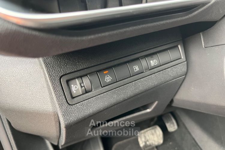 Peugeot 3008 HYBRID 225 e-EAT8 ALLURE PACK Hayon Attelage Amovible - <small></small> 21.880 € <small>TTC</small> - #22