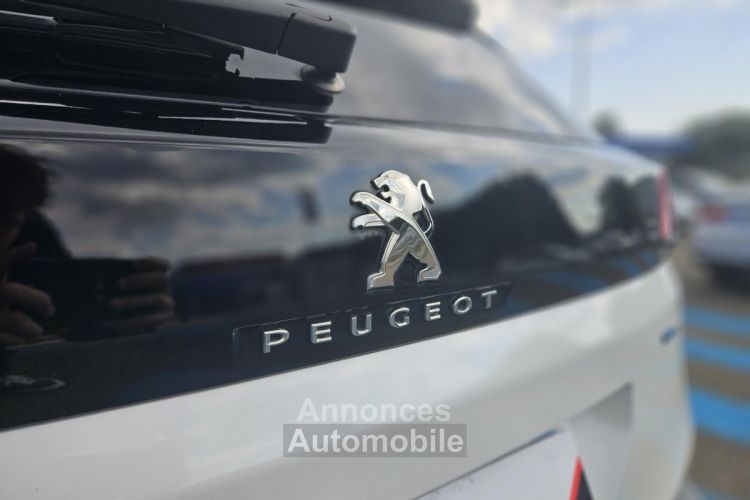 Peugeot 3008 Hybrid4 - 300 - e-EAT8  I GT Blanc nacré - <small></small> 26.890 € <small>TTC</small> - #24