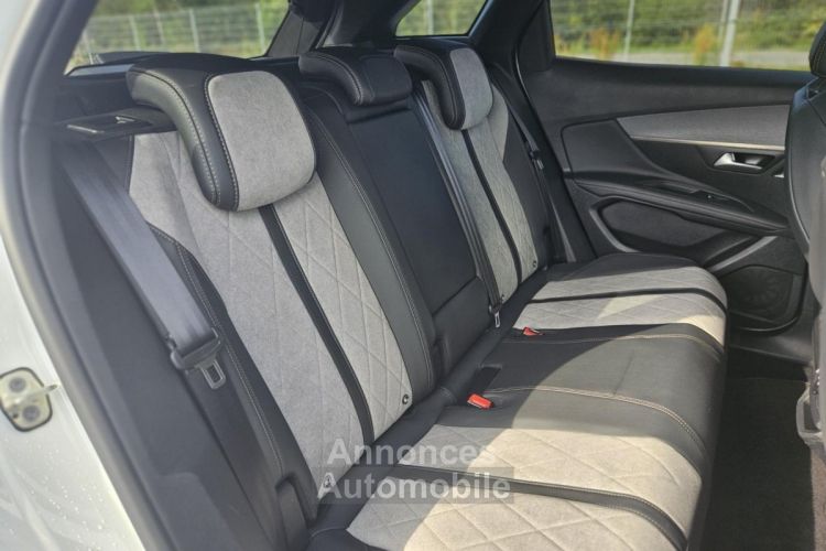 Peugeot 3008 Hybrid4 - 300 - e-EAT8  I GT Blanc nacré - <small></small> 26.890 € <small>TTC</small> - #52