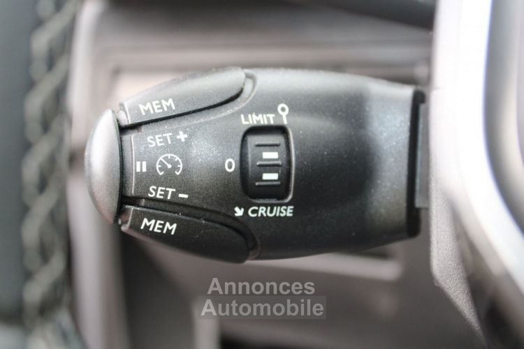 Peugeot 3008 III ALLURE 130 CV ESSENCE GPS 3D CAMÉRA FULL LEDS USB JA 18 MP3 I-COKPIT RÉGULATEUR - <small></small> 15.200 € <small>TTC</small> - #13