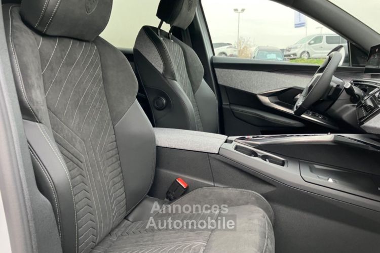 Peugeot 3008 NEW Hybrid 136 e-DCS6 GT Pack Hiver Sellerie Alcantara - <small></small> 36.980 € <small>TTC</small> - #17