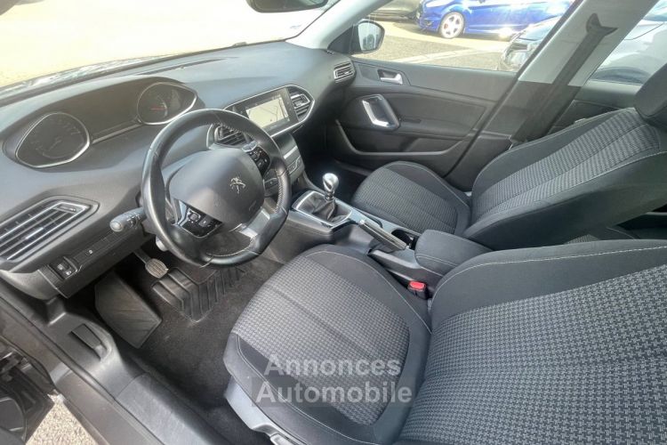 Peugeot 308 1.2 110ch Active Business 1erMain GPS CarPlay DistriNeuf TVA20% 8,250Euro H.T. - <small></small> 9.900 € <small>TTC</small> - #11