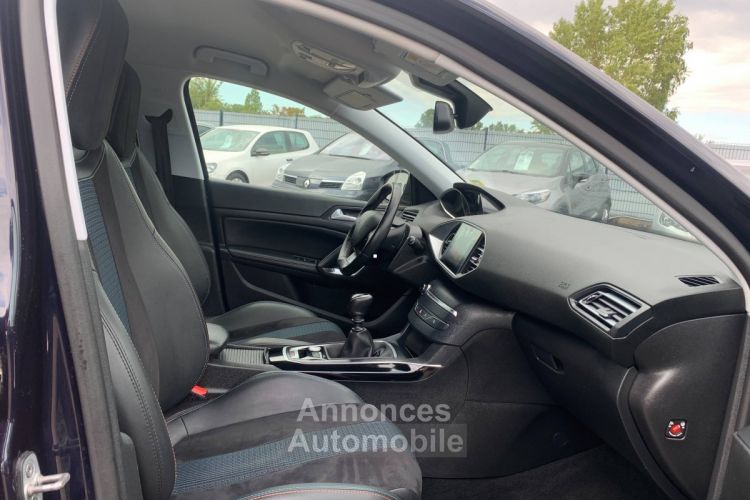 Peugeot 308 1.2 110chTech Edition 1erMain GPS Caméra DistriNeuf TVA20% 8,250Euro H.T. - <small></small> 9.900 € <small>TTC</small> - #13