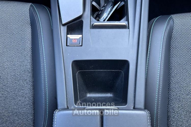 Peugeot 308 1.2 130CH ALLURE EAT8 VERT OLIVINE - <small></small> 22.750 € <small>TTC</small> - #24