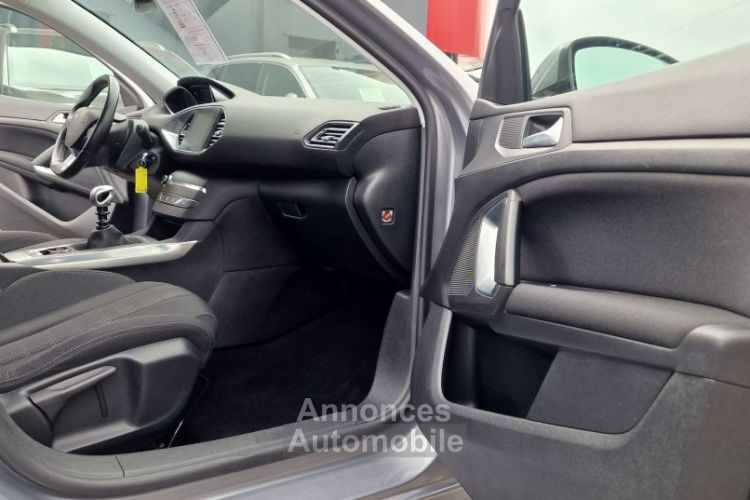 Peugeot 308 1.2 130ch SetS BVM6 Allure - <small></small> 9.990 € <small>TTC</small> - #17