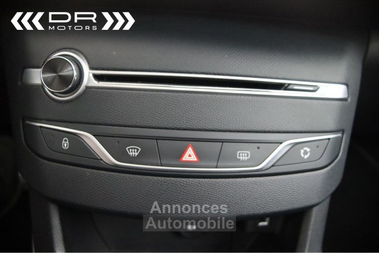 Peugeot 308 1.2 GT LINE 130PK - NAVI MIRROR LINK DAB PANODAK LED - <small></small> 13.995 € <small>TTC</small> - #27