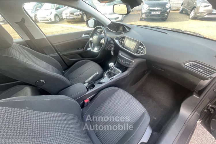 Peugeot 308 1.2 PureTech 110ch S&S Active Business 1erMain GPS CarPlay TVA20% 9,975€ H.T. - <small></small> 11.970 € <small>TTC</small> - #12