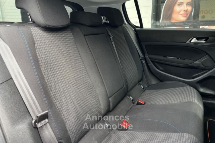 Peugeot 308 1.2 puretech 110CH STYLE APPLE CARPLAY + CAMERA DE RECUL - <small></small> 12.275 € <small>TTC</small> - #12