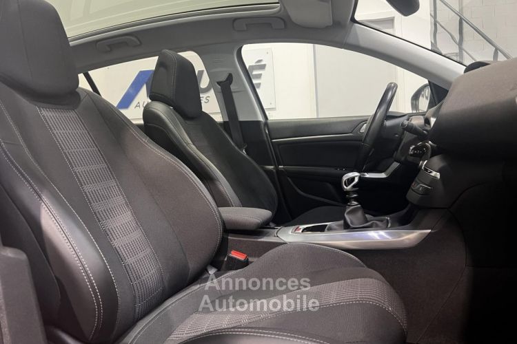 Peugeot 308 1.2 PURETECH 130 ALLURE TOIT PANORAMIQUE - <small></small> 9.490 € <small>TTC</small> - #17