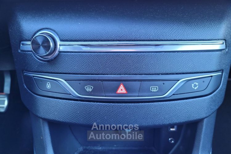 Peugeot 308 1.2 PureTech 130 ch SS BVM6 GT Line - Distribution changée chez - <small></small> 11.990 € <small>TTC</small> - #24