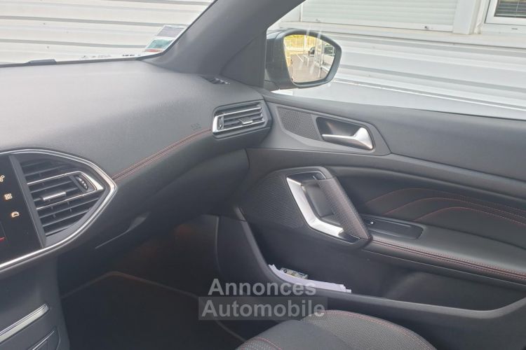 Peugeot 308 1.2i - 130 Rouge Ultimate   GT Line Garantie 5 ans - <small></small> 12.990 € <small>TTC</small> - #21