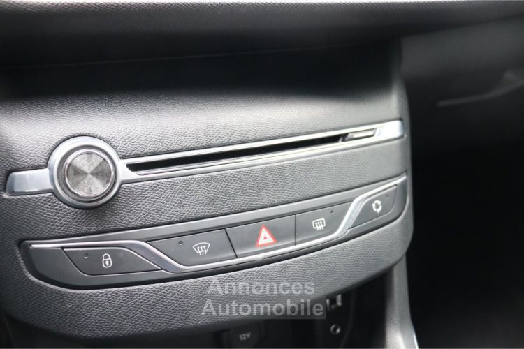 Peugeot 308 1.2i PureTech 12V S&S - 130  II BERLINE GT Line PHASE 1 - <small></small> 12.900 € <small>TTC</small> - #32