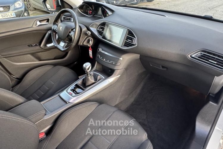 Peugeot 308 1.2i PureTech - 130 II Allure - <small></small> 8.990 € <small>TTC</small> - #8