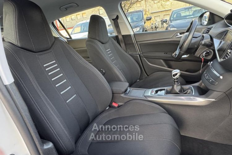 Peugeot 308 1.2i PureTech - 130 II Allure - <small></small> 8.990 € <small>TTC</small> - #11