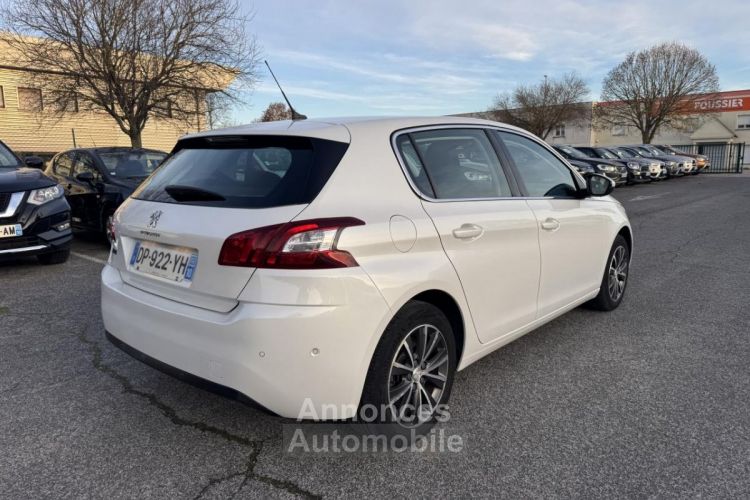 Peugeot 308 1.2i PureTech - 130 II Allure - <small></small> 8.990 € <small>TTC</small> - #17