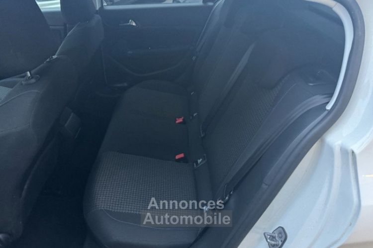 Peugeot 308 1.5 BLUEHDI 130CH S&S STYLE EAT8 2019 - <small></small> 19.990 € <small>TTC</small> - #11
