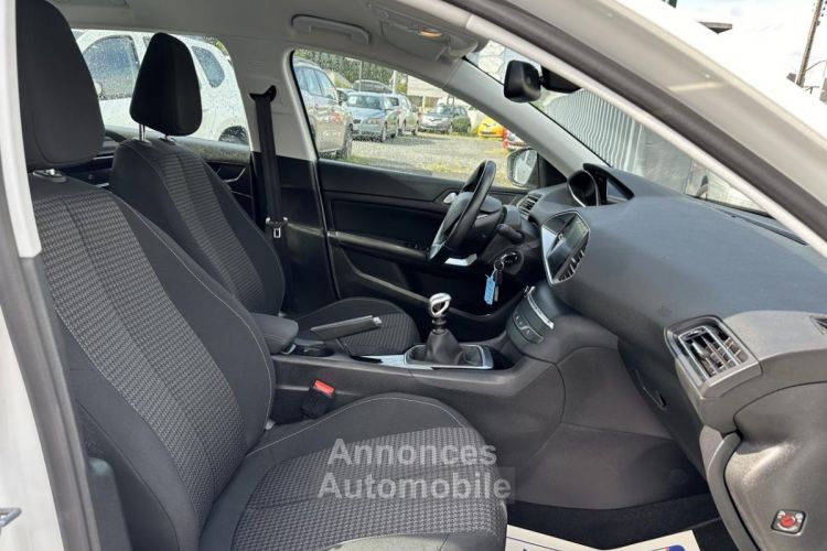 Peugeot 308 1.5 BlueHDi S&S - 130 Affaire Premium Pack Gps + Attelage - <small></small> 11.990 € <small>TTC</small> - #34