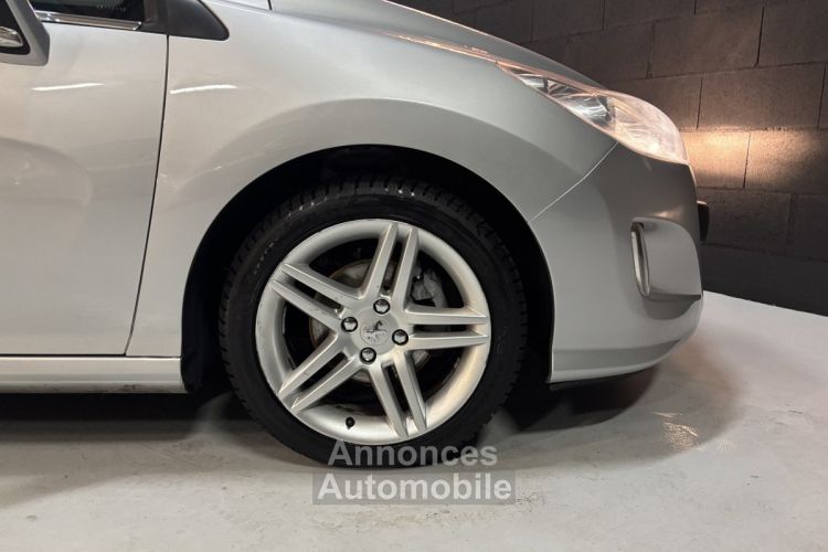 Peugeot 308 CC Sport Pack 1.6 HDi FAP - <small></small> 8.890 € <small>TTC</small> - #24