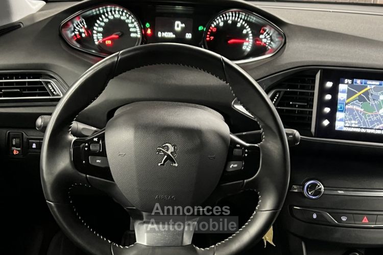 Peugeot 308 STYLE 1.2 110 Cv PREMIERE MAIN / 14 100 Kms ECRAN TACTILE CRIT AIR 1 - GARANTIE 1 AN - <small></small> 10.970 € <small>TTC</small> - #11