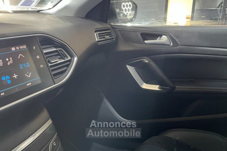 Peugeot 308 Tech Edition 130 ch BlueHDi Camera Carplay Clim auto - <small></small> 13.990 € <small>TTC</small> - #26