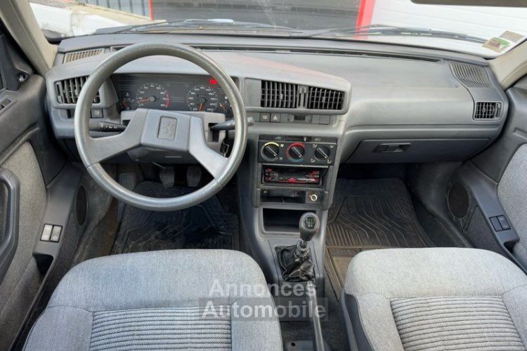 Peugeot 405 1.6 I 92cv 1 ere main collection -. Vitres électriques fermeture centralisée - <small></small> 1.990 € <small>TTC</small> - #4