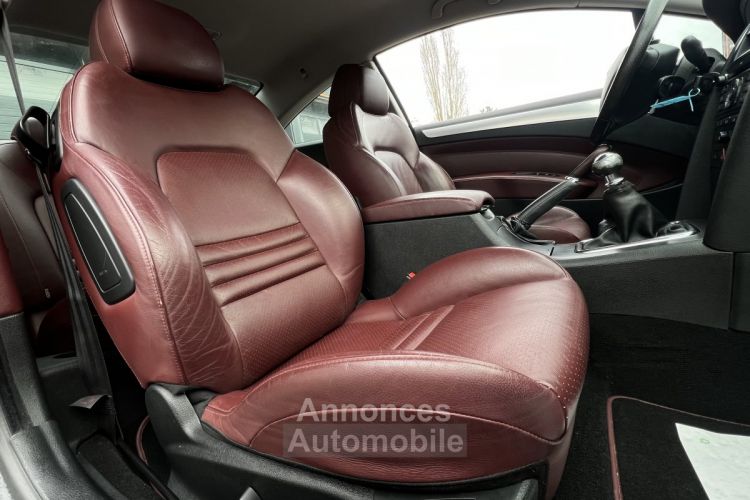 Peugeot 407 COUPE FELINE 2.2 16V 163 Cv 1ERE MAIN JBL INTERIEUR CUIR REGULATEUR BVM6 - GARANTIE 1 AN - <small></small> 7.970 € <small>TTC</small> - #11