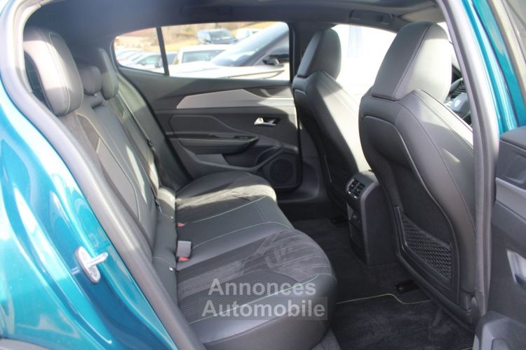 Peugeot 408 GT 130 CV ESSENCE USB GPS 3D CAMÉRA TOIT PANO FULL LED I-COKPIT BOITE AUTO EAT-8 - <small></small> 28.990 € <small>TTC</small> - #11