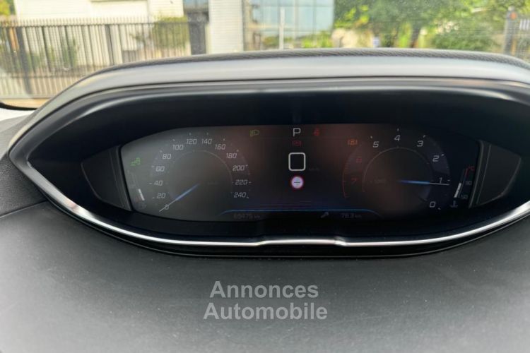 Peugeot 5008 1.2 puretech 130CH ALLURE APPLE CARPLAY + COURROIE OK - <small></small> 18.979 € <small>TTC</small> - #19