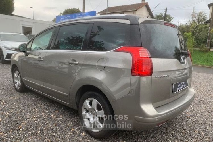 Peugeot 5008 1.6 HDi 112ch FAP BMP6 BLUE LION Premium 7places Entretien Complet - <small></small> 6.490 € <small>TTC</small> - #4