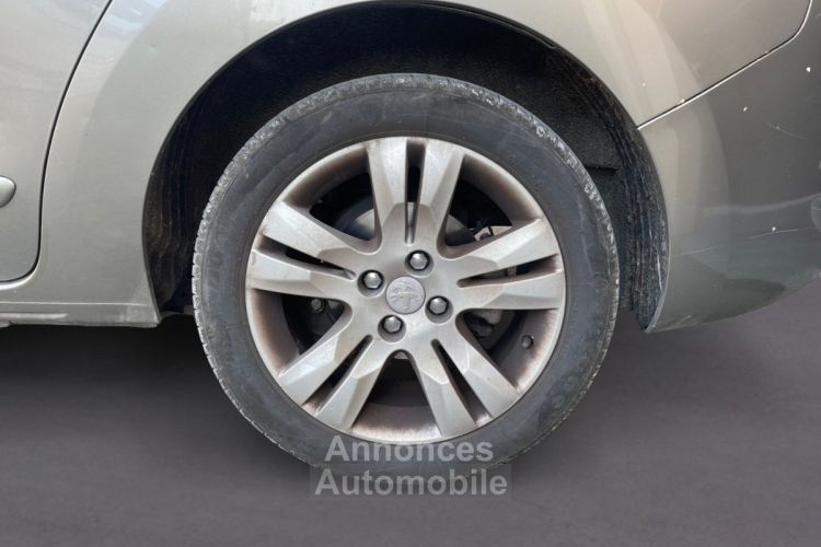 Peugeot 5008 BUSINESS 1.6 e-HDi 115 ch ETG6 BLUE LION Business 7pl - <small></small> 8.490 € <small>TTC</small> - #29