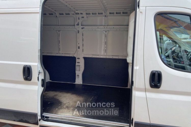 Peugeot Boxer 333 L3H2 BlueHDi 120 BV6 ASPHALT GPS Caméra Bois - <small></small> 22.450 € <small>TTC</small> - #21