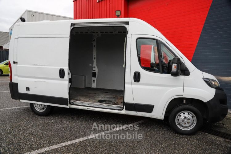 Peugeot Boxer Pro 335 L2H2 2.0 BlueHDi 130 CAMERA GPS ATTELAGE - <small></small> 14.970 € <small></small> - #3